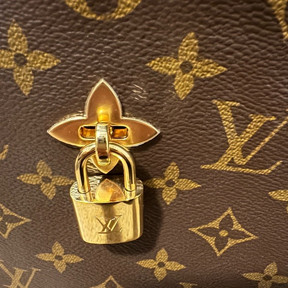 Louis Vuitton monogram flower boho bag. - Picture 10 of 13